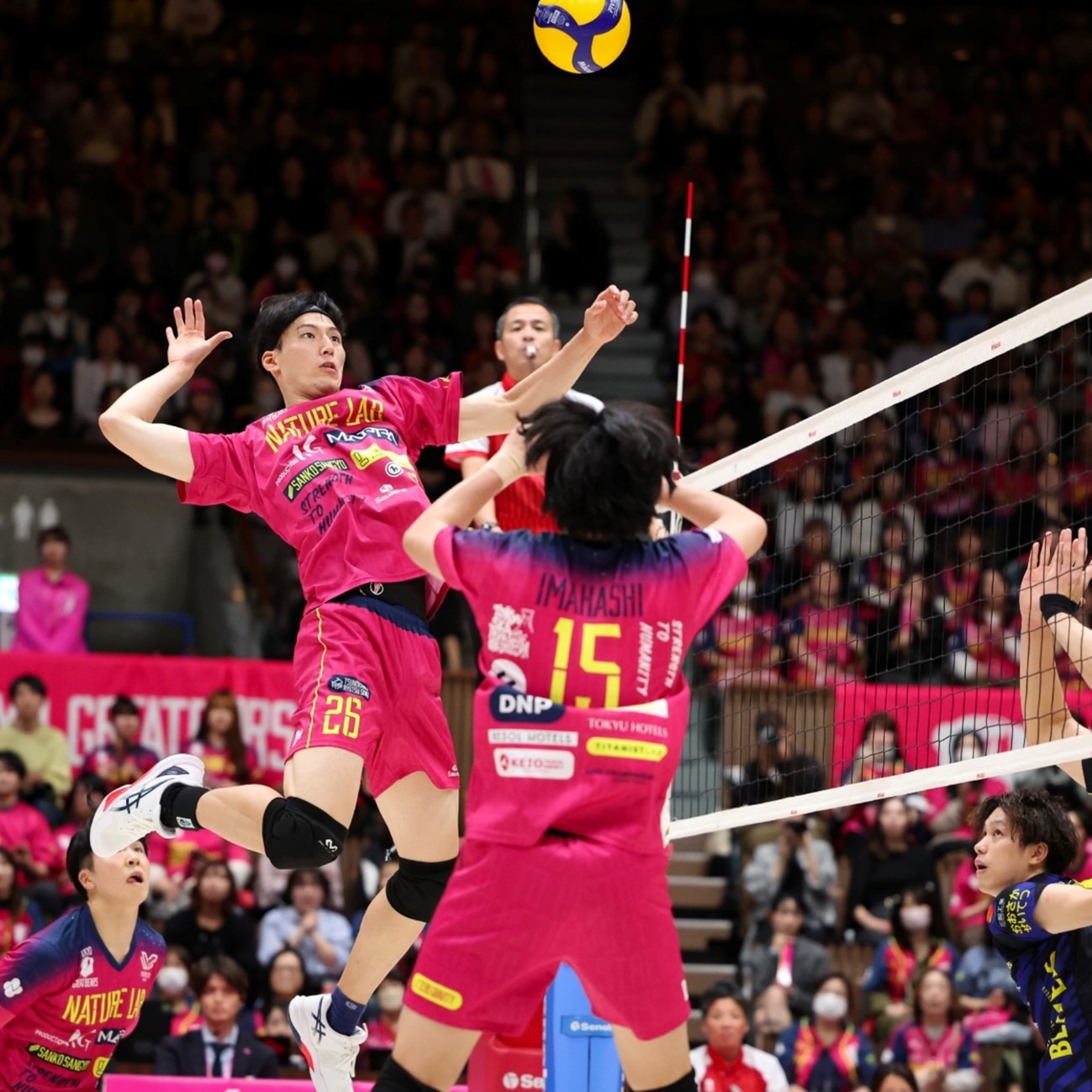 德州扑克高手很少All in（顶级德州扑克玩家通常避免全下）